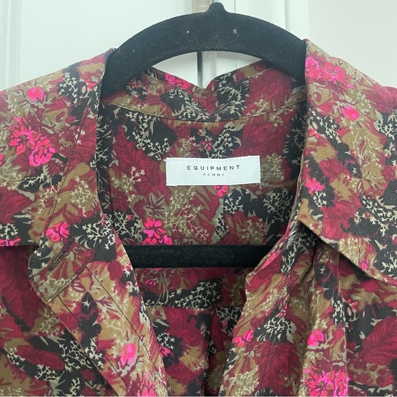 Equipment Slim Signature Blouse in True Multi Black Silk Floral - Picture 4 of 5